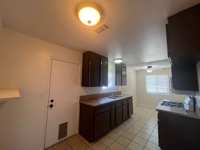 Building Photo - Energy efficient windows & Granite Counter...