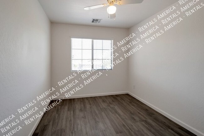 Foto del edificio - Great 4 bedroom home located in Pecan Cree...