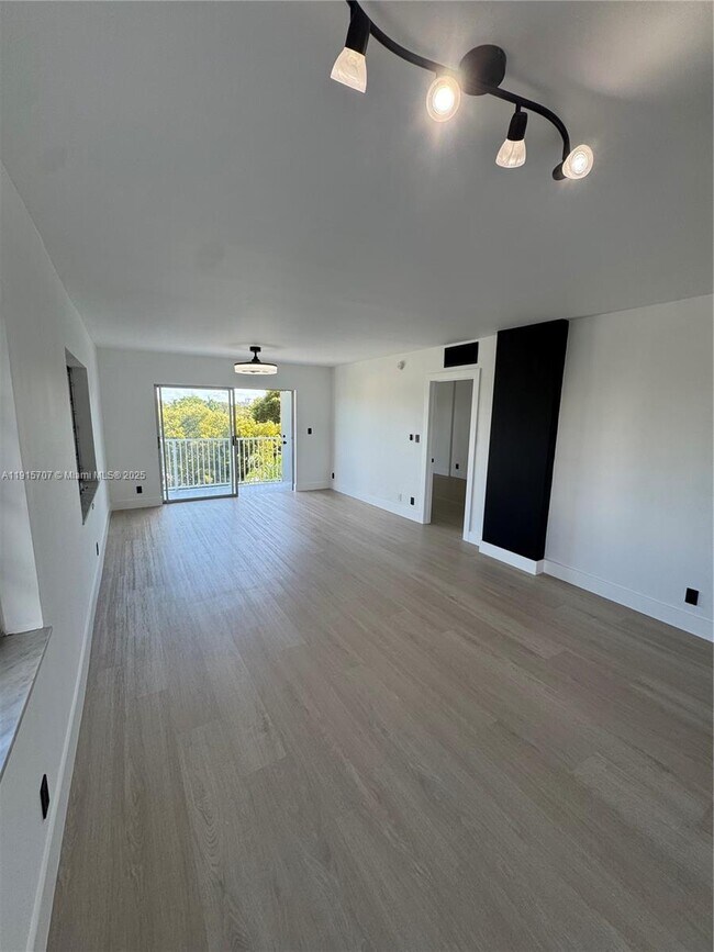 Building Photo - 1701 Washington St