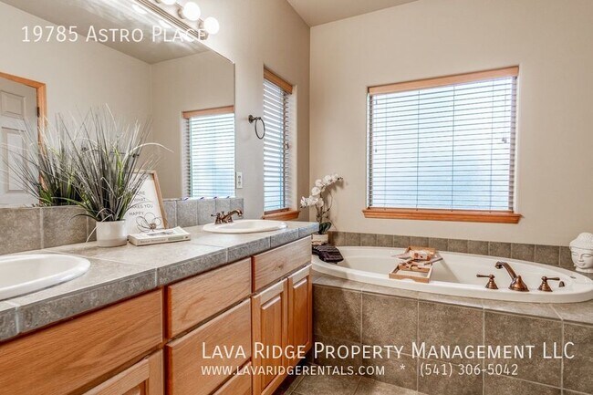 Building Photo - 19785 Astro Pl