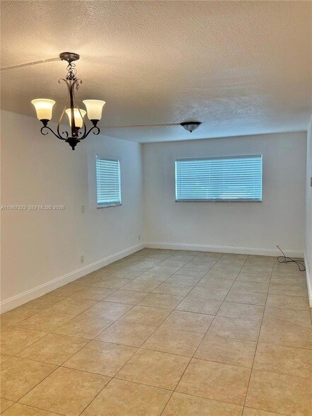 Building Photo - 550 SW 2nd Ave