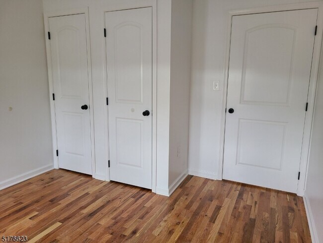 Foto del edificio - 6 E Washington Ave