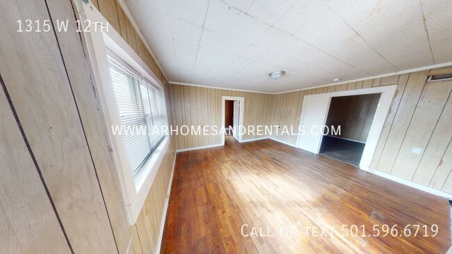 Building Photo - 1315 W 12th | $895 | 3 beds, 1 full bath