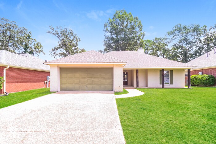 Foto principal - 144 Chestnut Dr