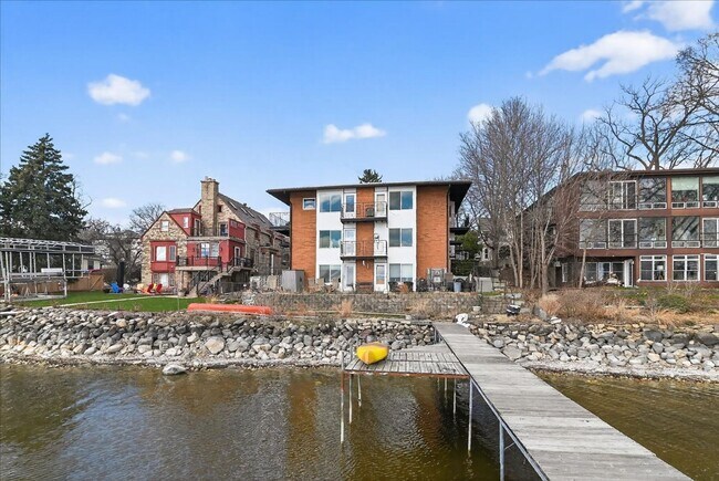 Foto del edificio - Urban Oasis on the Lake- Condo in Downtown Madison