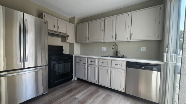 Building Photo - 55 Peddlers Dr
