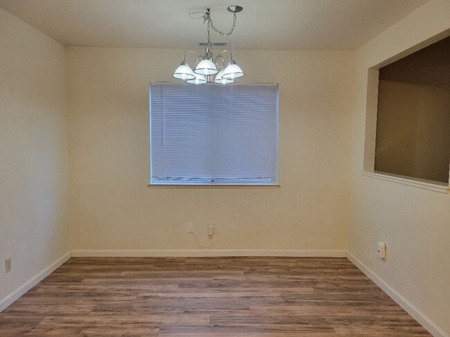 Building Photo - 1812 College Greens Dr