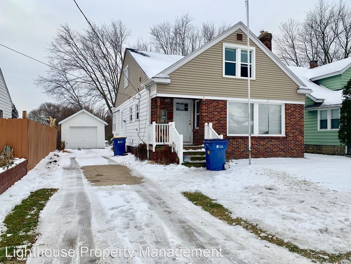 Primary Photo - 4 br, 1 bath House - 1022 Leonard St NE
