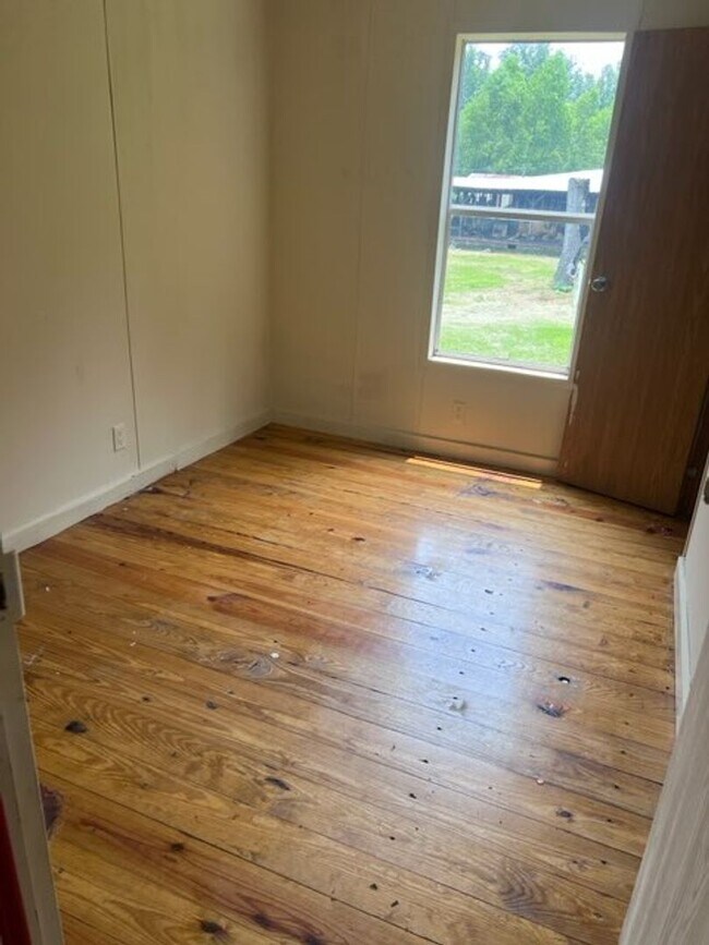 Foto del edificio - 3 Bedroom Home -ALL UTILITIES INCLUDED!