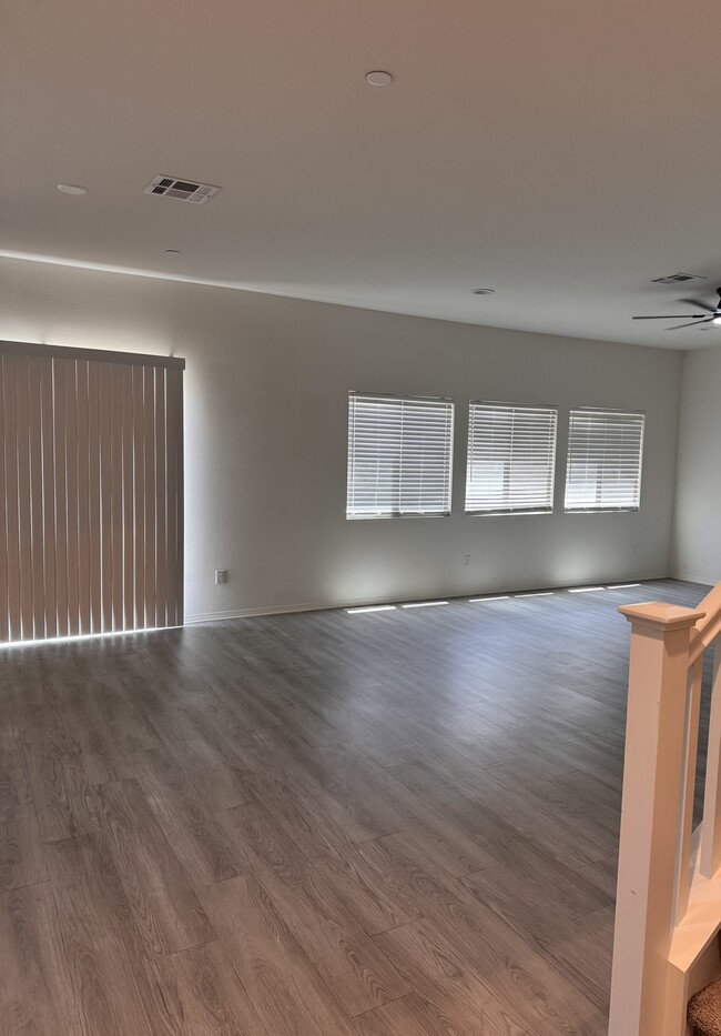 Building Photo - 539 Hydrangea St