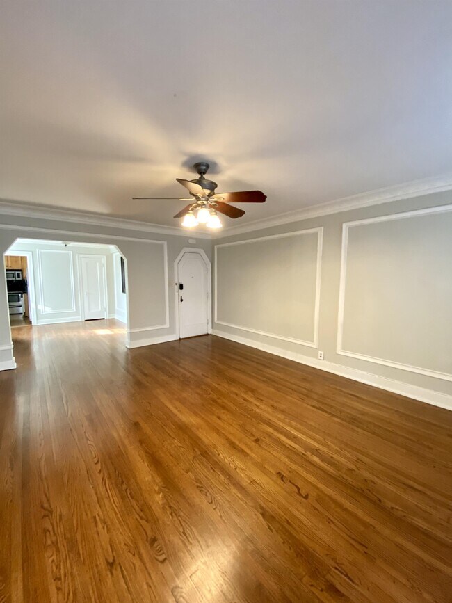 Foto del edificio - 807 W 48th St