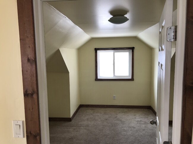 Building Photo - 377 Sydney Ave