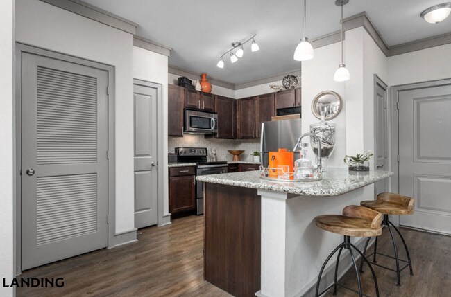 Foto del edificio - 4689 Mustang Pkwy