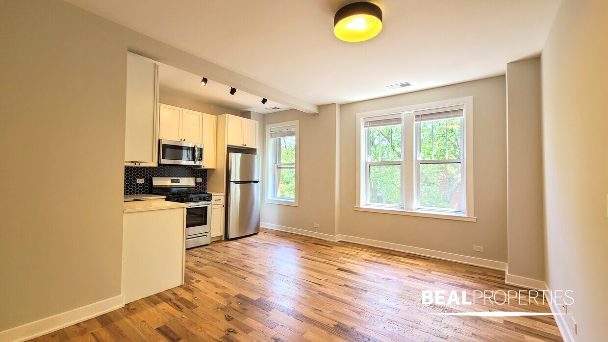 Foto principal - 654 W Wrightwood Ave