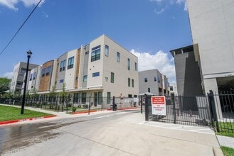 Building Photo - 2401 Crawford St