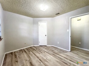 Building Photo - 501 Ridge Dr