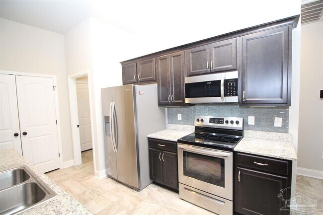Foto del edificio - 8809 Bellawood Cir