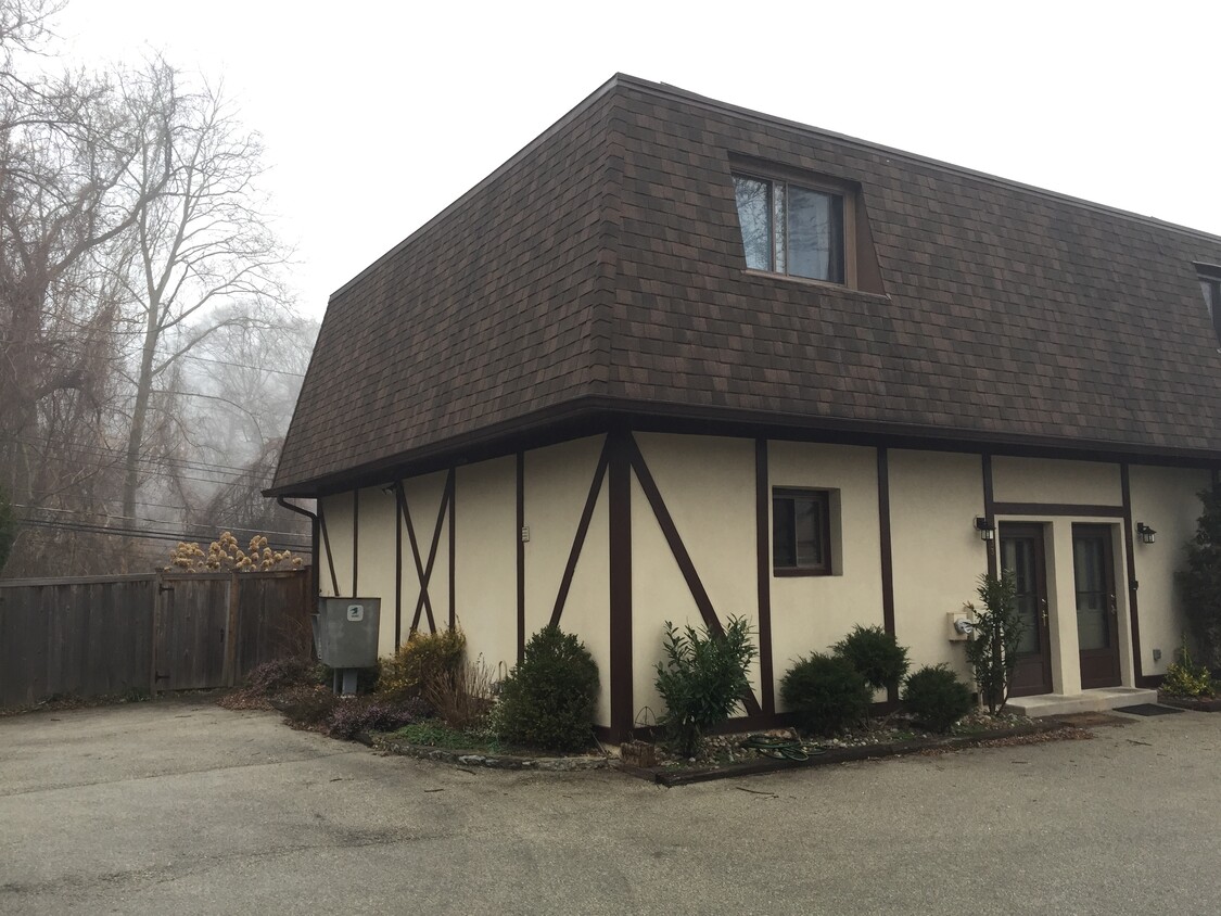 Corner unit - 233 Marywatersford Rd