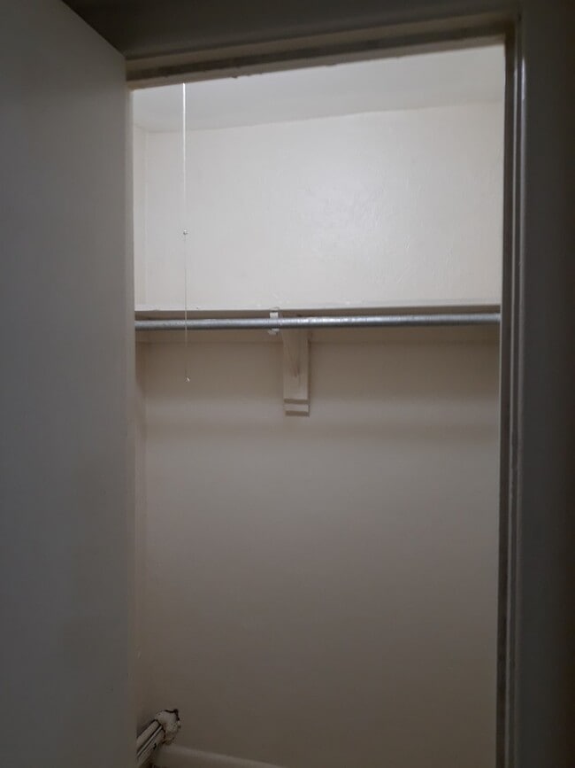 Building Photo - 2/1 CHULUOTA