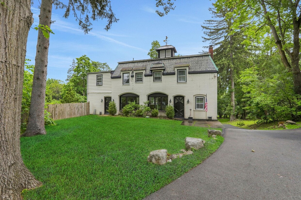 Primary Photo - 50 Old Balmville Rd