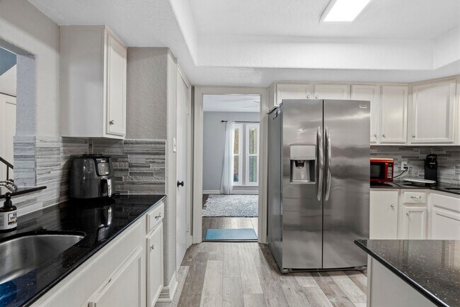 Foto del edificio - 2938 Camelot Ln