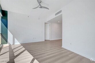 Building Photo - 4575 Dean Martin Dr