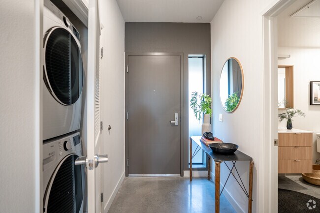 1HAB, 1BA - 824 ft² - Hive Culver