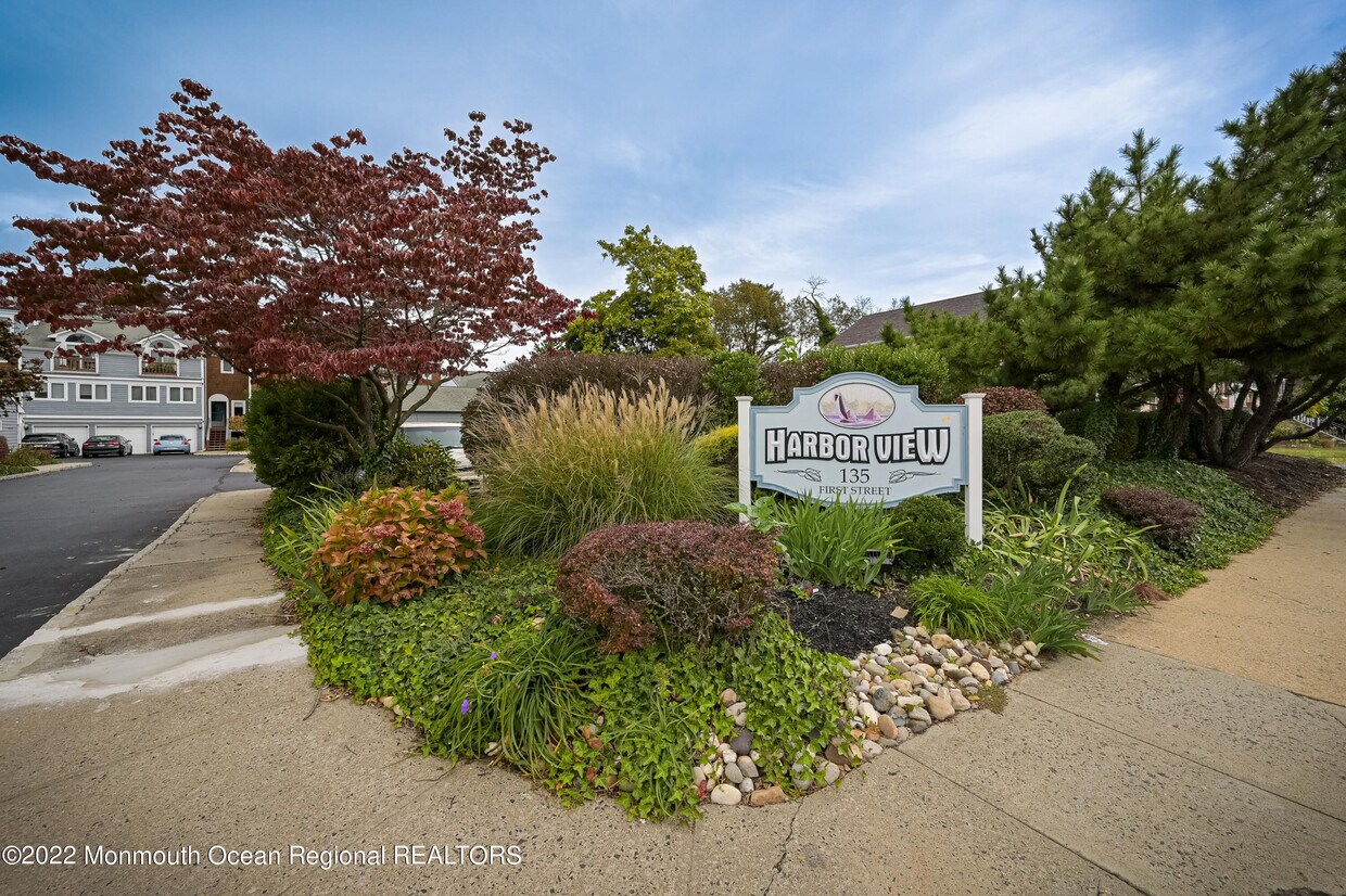 135 1st St Unit 2A, Keyport, NJ 07735 Condo for Rent in Keyport, NJ