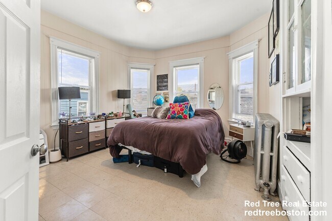 Photo - 175 River St Apartment