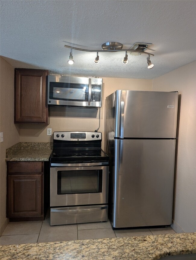 Foto del edificio - 2503 McCue Rd