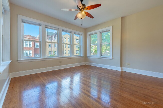 Foto del edificio - 6819 S Ridgeland Ave