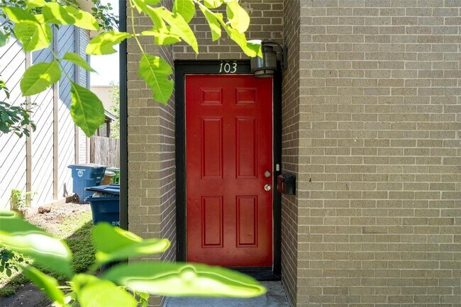 Foto del edificio - 8809 Dawnridge Cir