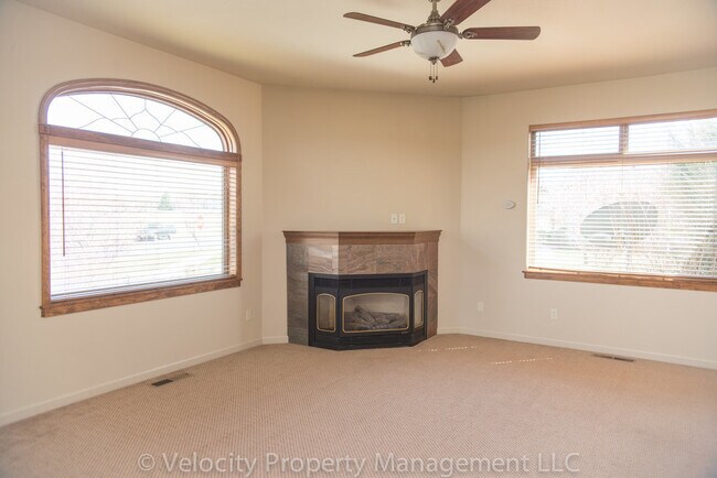 Building Photo - M129