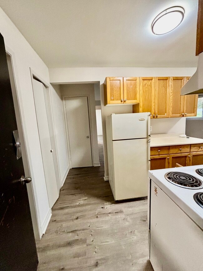 Photo du bâtiment - 100 Inverness Pl