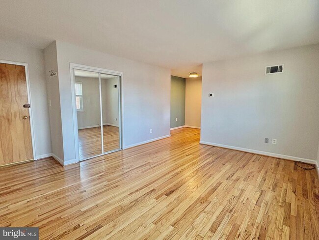 Foto del edificio - 1627 Massachusetts Ave SE
