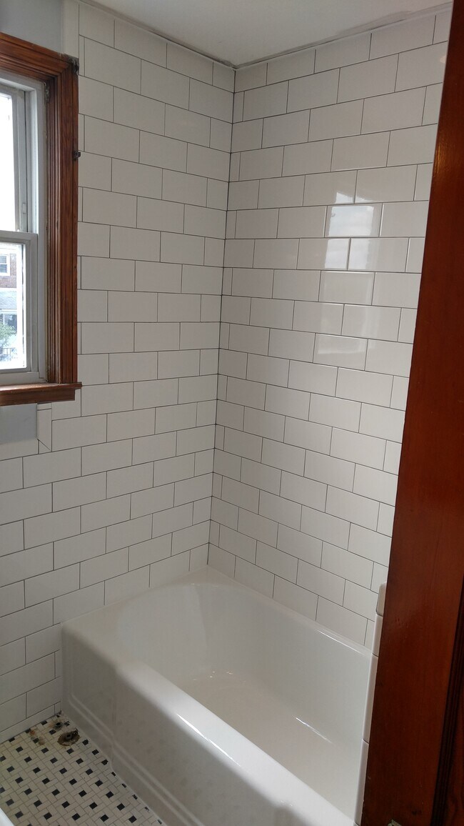 Building Photo - 629 Tolna St