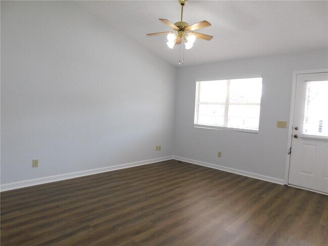 Building Photo - 105 Riverside Dr