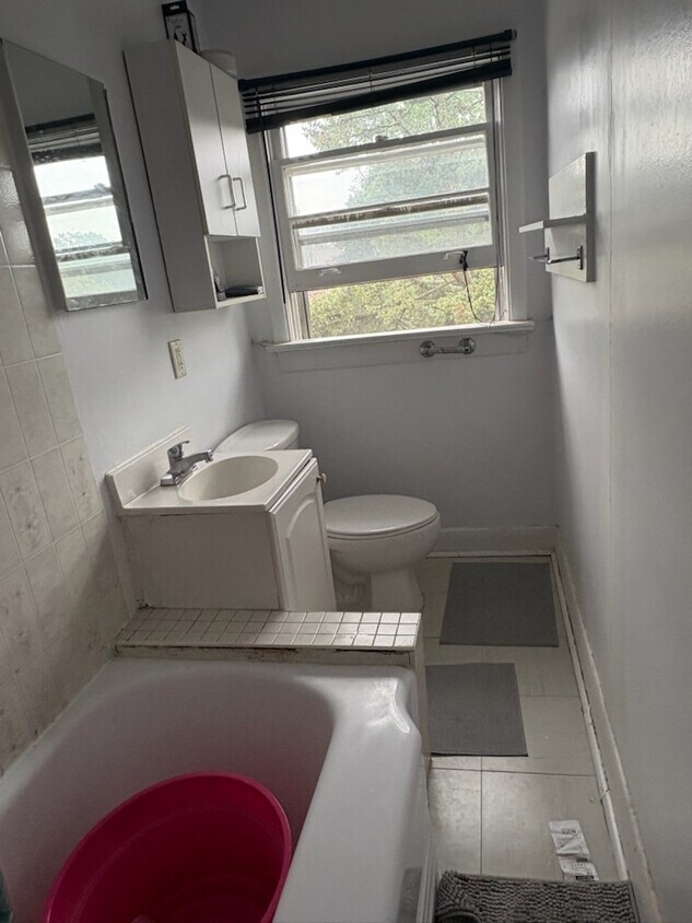 Primary Photo - 64 Queens Dr