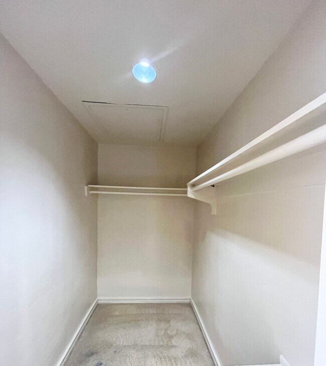 Foto del edificio - 317 W Main St