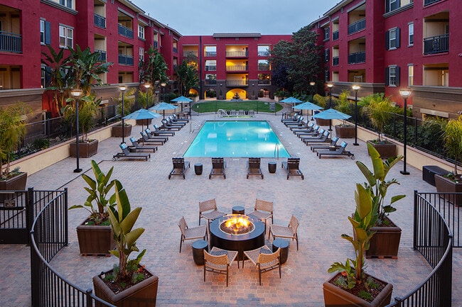 Building Photo - Mira Bella Apartments