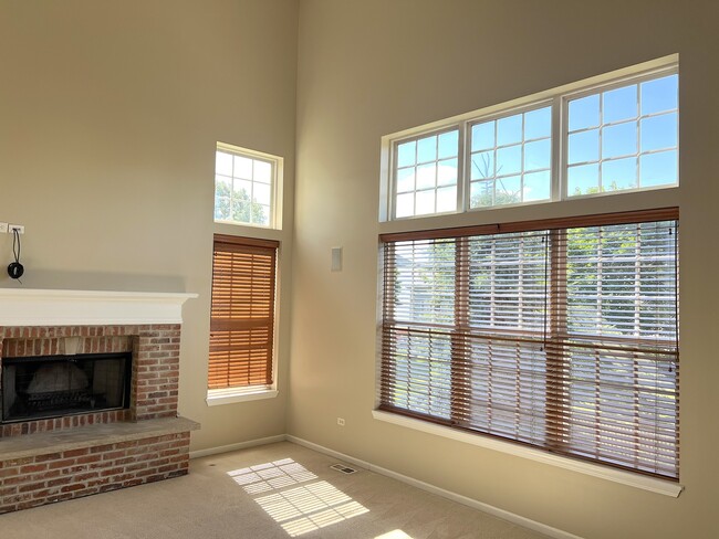 Foto del edificio - 26313 Whispering Woods Cir