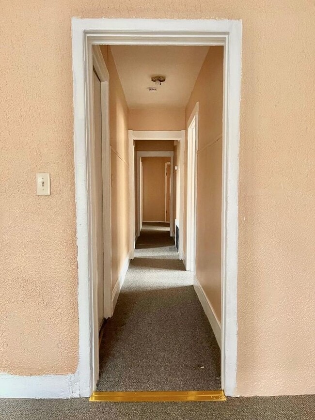 Building Photo - 67 Derby Ave