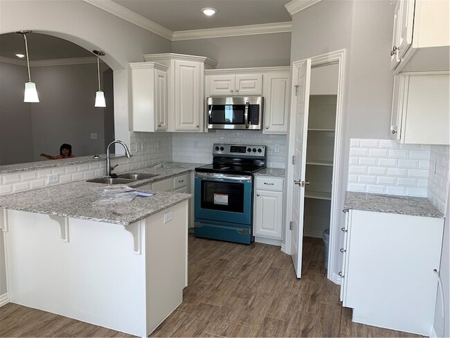 Building Photo - 4371 W Barhem Dr