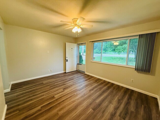 Foto del edificio - Cypress Rd. 4124-4126