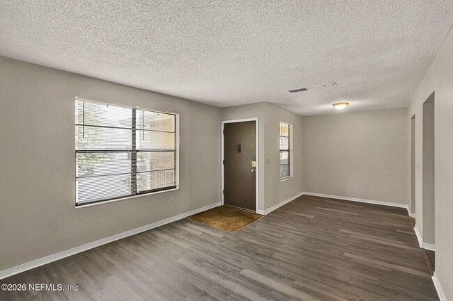 Building Photo - 476 Bentwood Ln