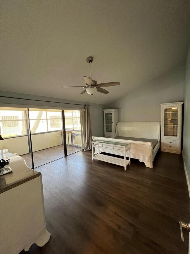 Foto del edificio - 1660 12 Oaks Way