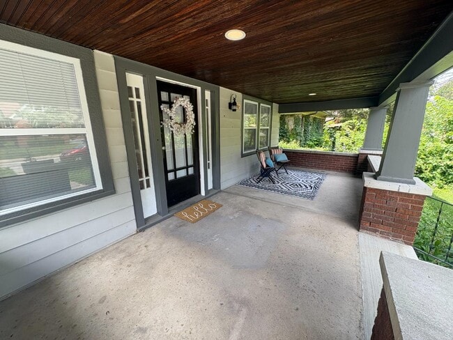 Foto del edificio - 6039 E Lowell Ave