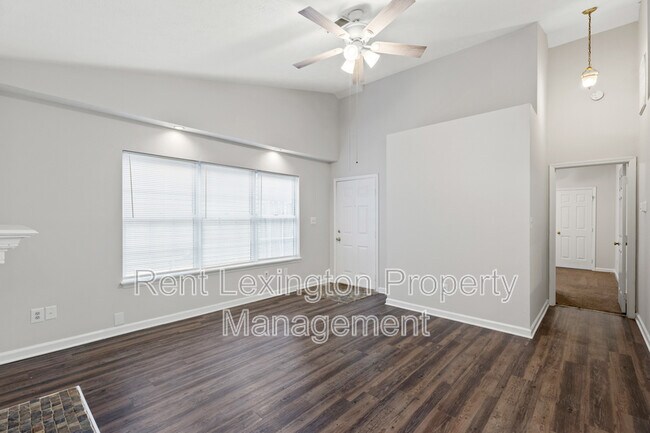 Foto del edificio - 2720 Chelsea Woods Ct