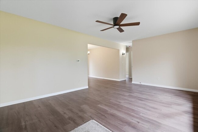 Building Photo - 2124 Burr Oak Ln
