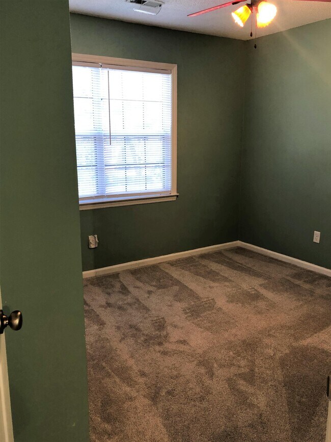 Foto del edificio - 5105 Spring Meadow Ln